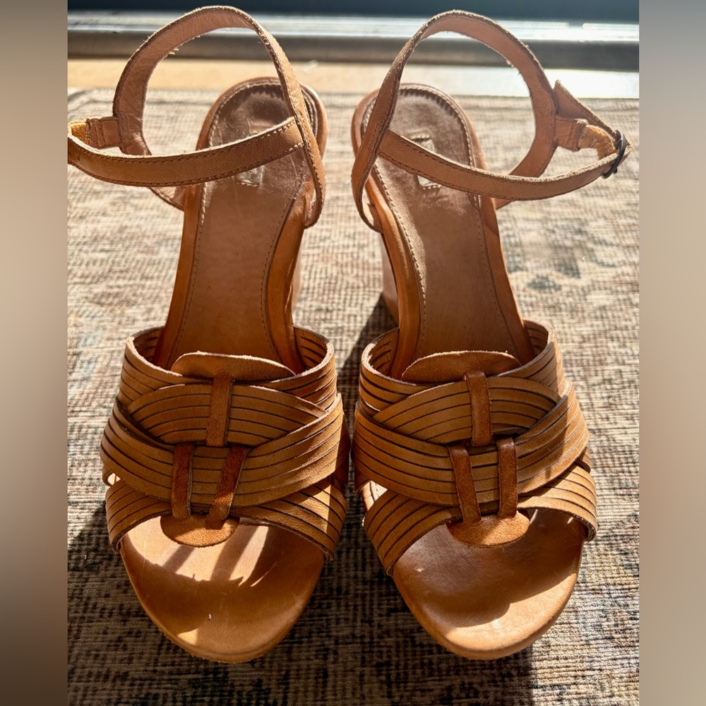 UGG Allvey Tan Wedge Size 6